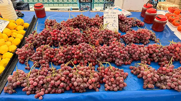 Fethiye Cuma Pazarı'nda meyve ve sebze fiyatları