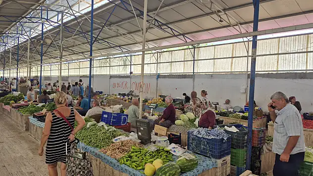 Fethiye Cuma Pazarı'nda Yoğunluk Az