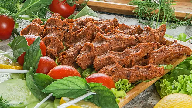 Fethiye'de çiğ köfteciler arttı, işin ustası uyardı