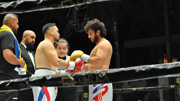 Fethiye'de Dünya Boks Konseyi (WBC) koordinesinde profesyonel boks gecesi gerçekleştirildi