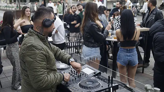 Fethiye'de kahve ve müziğin buluştuğu etkinliğe yoğun katılım