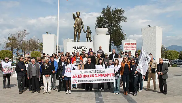 Fethiye'de 'Laik Eğitim, Laik Cumhuriyet İstiyoruz' Sloganıyla Yürüdüler