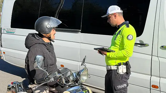 Fethiye'de Mustafa Kemal Bulvarı'nda trafik uygulaması: Ehliyetsiz sürücülere geçit yok