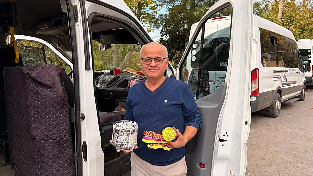 Fethiye'nin 'Şekerli Abi'si: Dolmuş Şoförü Özay Yalçın'dan 4 yıldır bitmeyen ikram geleneği