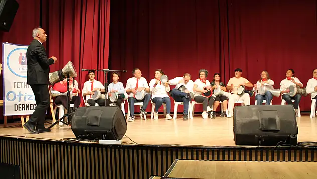 Fethiye Otizm Derneği'nin ritim dolu perküsyon gösterisi büyük beğeni topladı