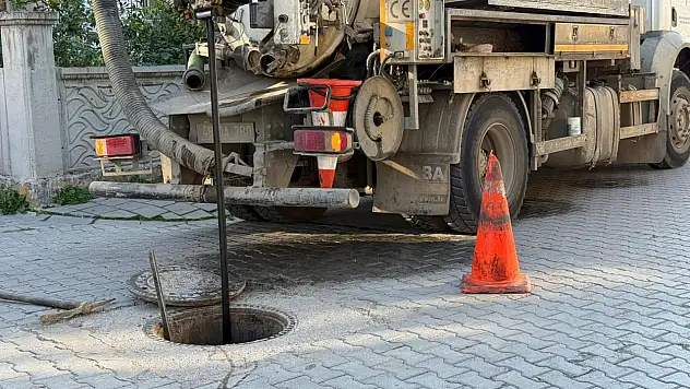 Fethiye Taşyaka Mahallesi'nde kanalizasyon hatlarında temizlik çalışması