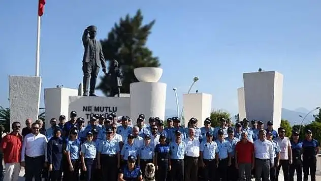 FETHİYE ZABITASI'NDAN ATATÜRK ANITI'NA ÇELENK