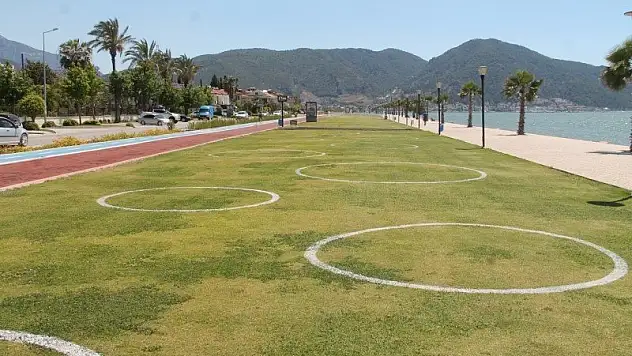 FETHİYE'DE DE SOSYAL MESAFE ÇEMBERLERİ HAZIR