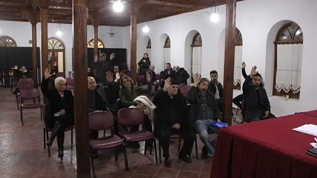 GAZETECİLER DERNEĞİ'NDE CEM KAYTAN YENİDEN BAŞKAN SEÇİLDİ