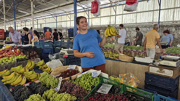 Hem Ailesine Yardım Ediyor Hem Hayalini Yaşatıyor