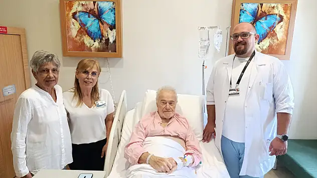 İngiliz Hasta, Fethiye'de Kapalı Omurga Tümörü Operasyonuyla Sağlığına Kavuştu