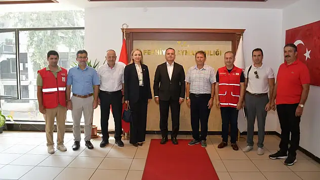 Kaymakam Akkaya, Kızılay Heyetini Makamında Kabul Etti