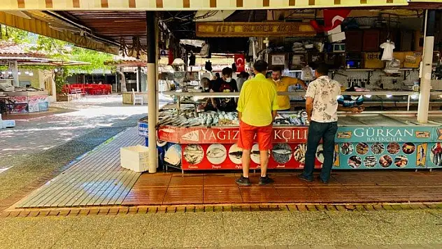 Kısıtlama ve Bayramda tezgahlarını açtılar