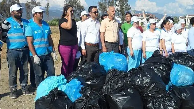 KIYI TEMİZLİĞİ ETKİNLİĞİNDE 46 TORBA ÇÖP TOPLANDI…