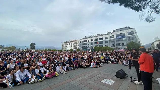 Koray Avcı Fethiye'yi coşturdu