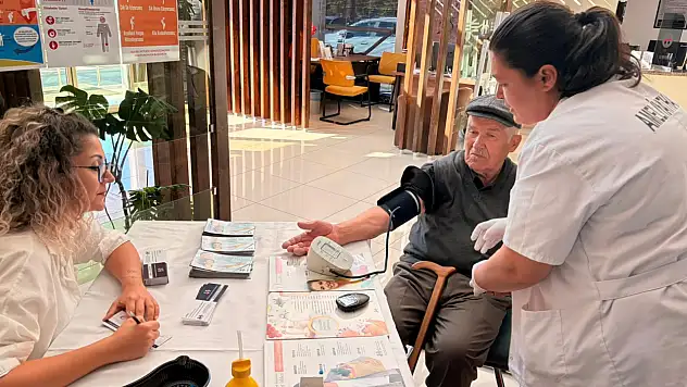 Lokman Hekim Esnaf Hastanesi'nde Diyabet Günü'nde ücretsiz kan şekeri ölçümü