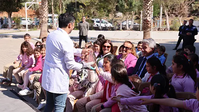 MARMARİS'TE 9 OKULDA BİN 361 ÇOCUK EĞLENCELİ BİLİMLE TANIŞTI