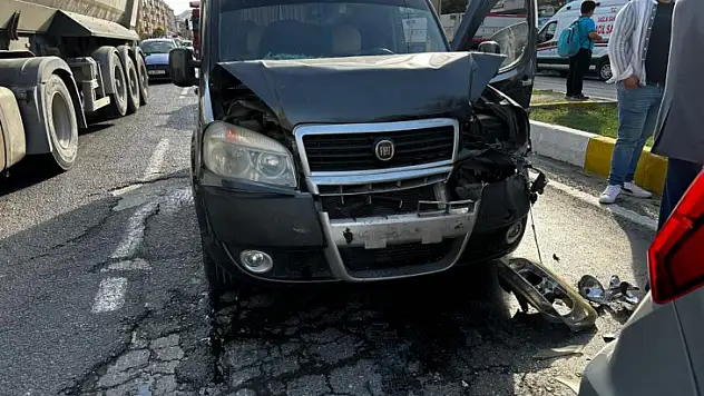Milas'ta zincirleme trafik kazası: 1'i çocuk 2 kişi yaralandı