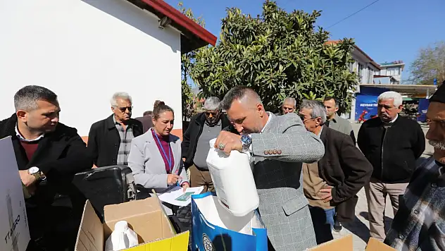 Muğla'da don zararını azaltmak için narenciye üreticilerine gübre dağıtıldı