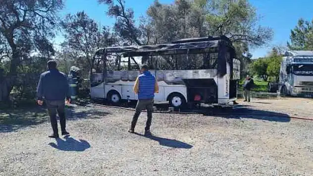 OKUL SERVİSİ ALEV ALEV YANDI