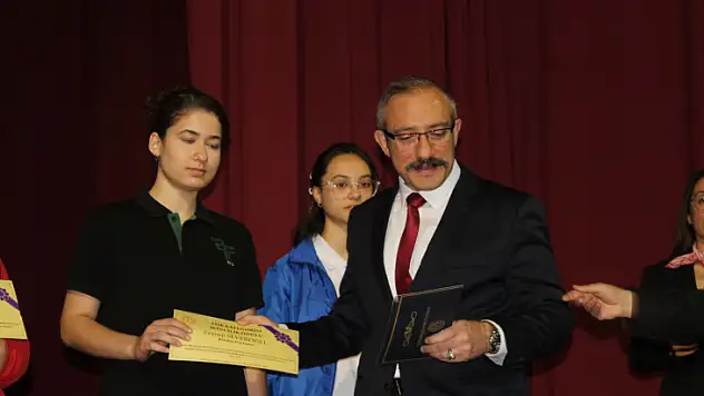 ÖZER OLGUN'DA ANLAMLI TİYATRO