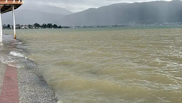 Sağanak Yağış Sonrası Fethiye'de Deniz Taştı
