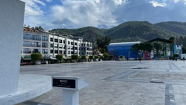 Soğuk hava Beşkaza Meydanı'nı sessizliğe bürüdü