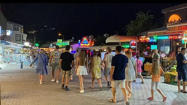 Turistlerin tercihi Ekim ayına rağmen Ölüdeniz