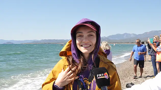 Ünlü Oyuncu Merve Dizdar Fethiye'de Kürek Yarışlarını Takip Etti