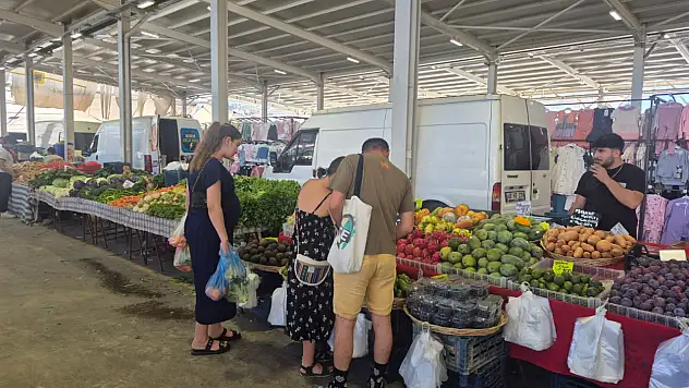 Vatandaş Cumartesi Pazarı'nı pahalı buluyor