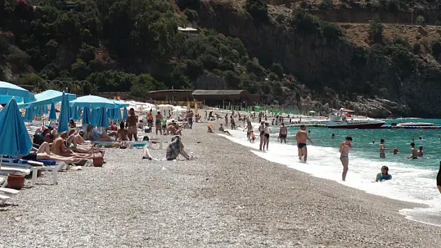 Yerli ve Yabancı Turistler Tekne Turlarını Tercih Ediyor 