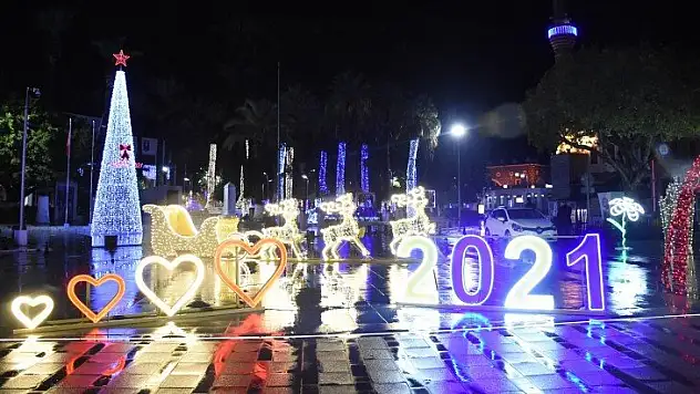 Yılbaşı konserlerinin verildiği ünlü meydan sessizliğe büründü