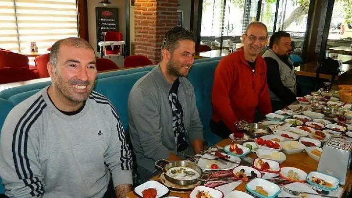 Avrupa  Ve  Dünya Şampiyonu Basınla  Bir  Araya Geldi