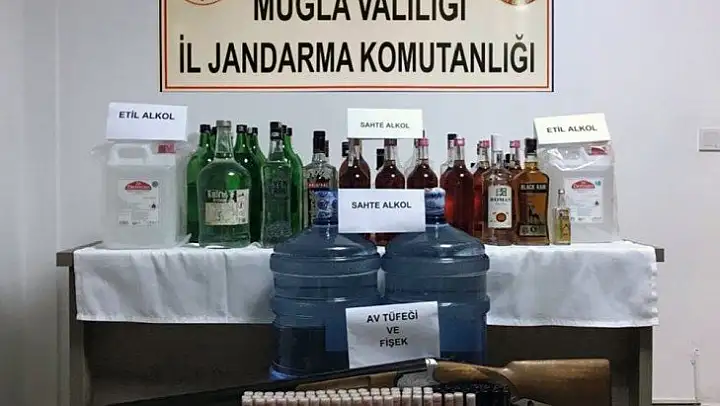 Bodrum'da yeni yıl öncesi 68 litre sahte alkol yakalandı