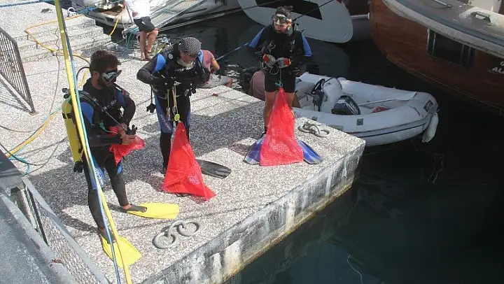 Deniz Dibinden Zıpkın Bile Çıktı
