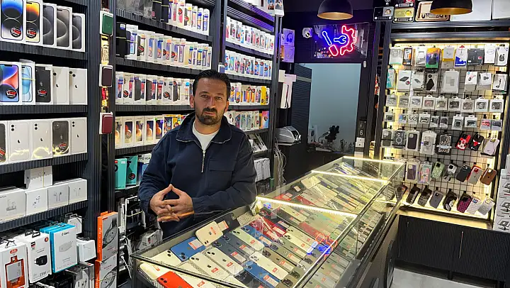 Fethiye'de Cep Telefonu Esnafı Ceylan'dan Uyarı: 'Yurt Dışı Kayıtsız Cihazlara Dikkat Edin'