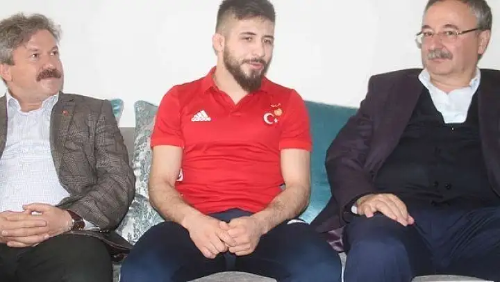 Fethiyeli Şampiyona Özyer'den Ziyaret