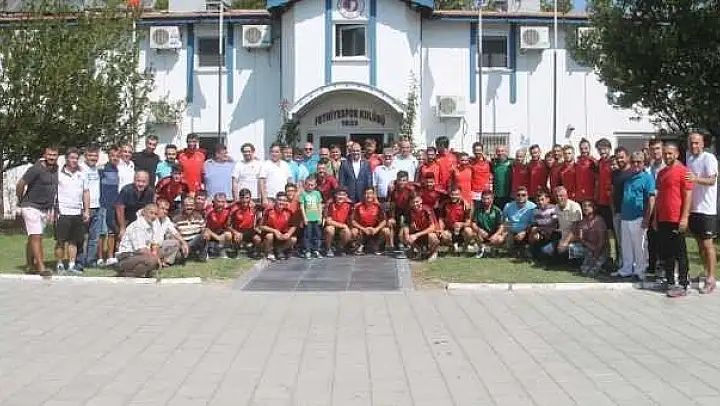 FUTBOLCULAR VE YÖNETİM BAYRAMLAŞTI