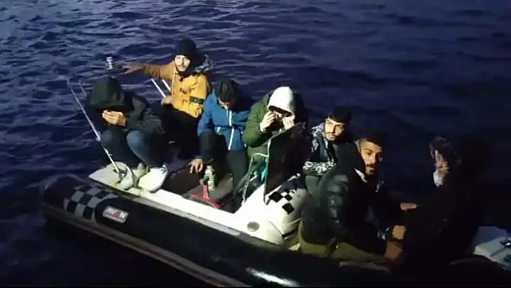 Geri itilen düzensiz göçmenleri Türk Sahil Güvenlik ekipleri kurtardı