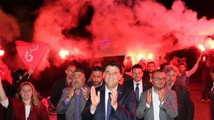Karaca, 'Altın Çamura Düşse de Değerini Kaybetmez Çünkü Çamur Yapışmaz'