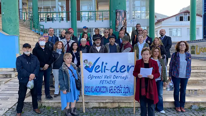 Öğrenci ve Veli Derneği Fethiye Cemaatler Hakkında Basın Açıklaması Yaptı