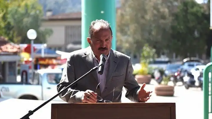 'Sanatçının gözünü siyaset kör ettiyse, o adamdan sanatçı olmaz'