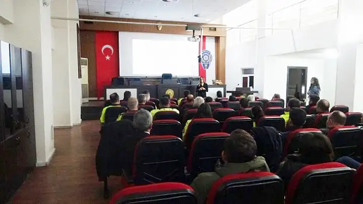 Trafik polislerine halkla ilişkiler ve iletişim eğitimi verildi
