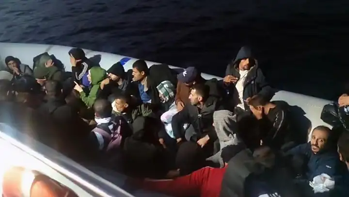Türk Sahil Güvenlik Ekipleri  göçmenleri  kurtardı