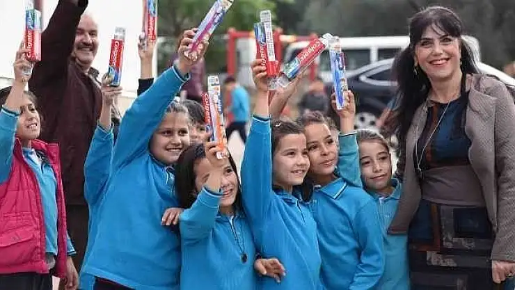 10 bin 817 öğrenciye diş macunu ve fırça
