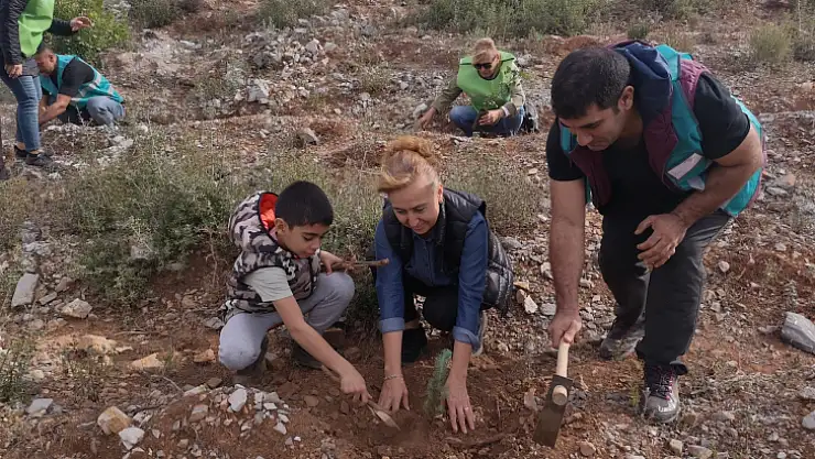 '100. Yıl Cumhuriyet Ormanı'nda fidan dikimi