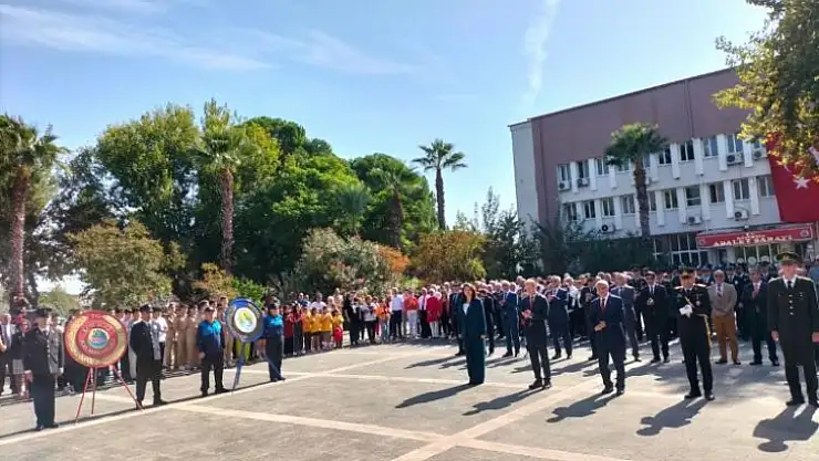 100. yılı kutlamaları Atatürk büstüne çelenk sunma töreni ile gerçekleşti