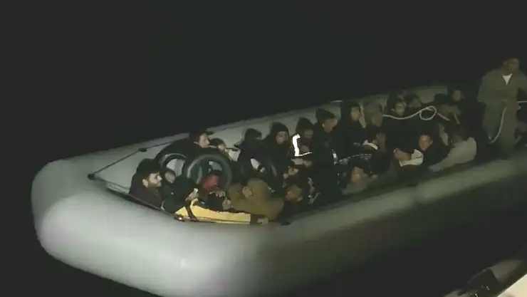 113 Düzensiz Göçmen Yakalandı 1 Gözaltı