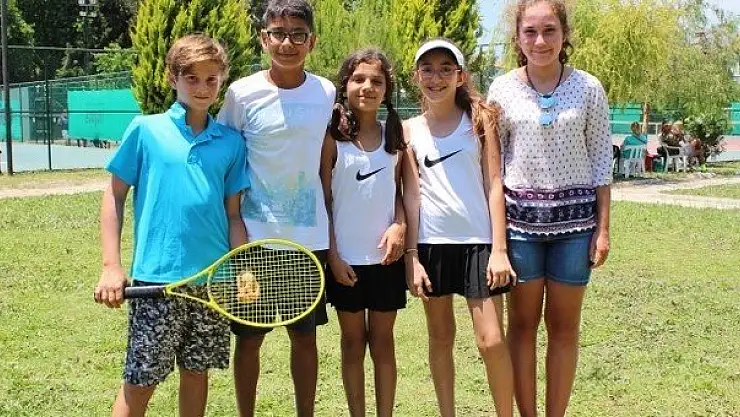 12  YAŞ  TENİS TURNUVASI  ÇALIŞ'TA BAŞLADI…