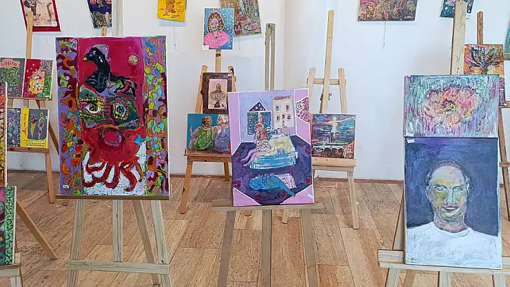 14 Yıldır Fethiye'de Yaşayan İngiliz Kadın Resim Sergisi Açtı